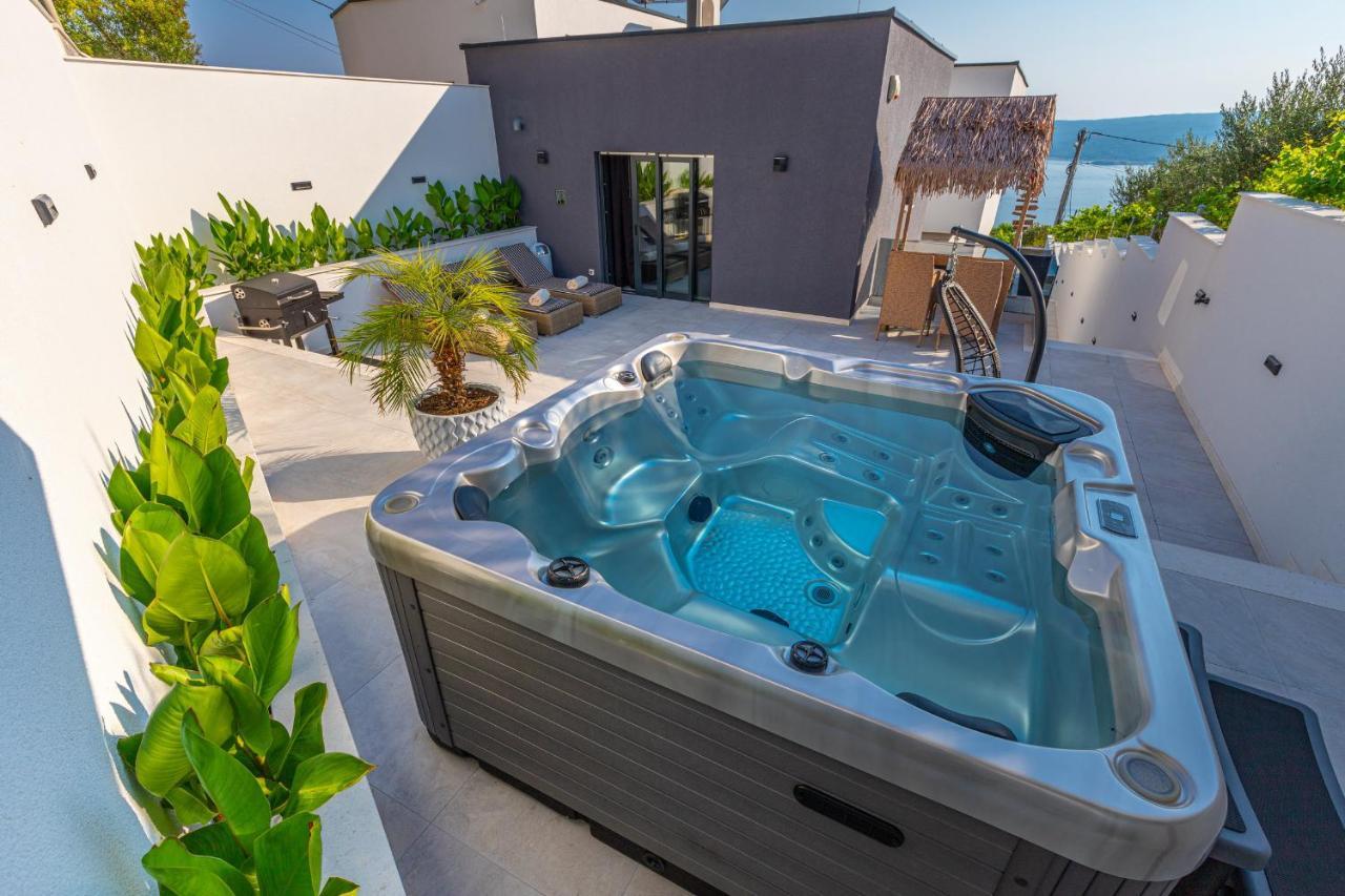 Luxury Villa Lorena With Heated Pool, Jacuzzi,Sauna And Seaview Цриквениця Екстер'єр фото